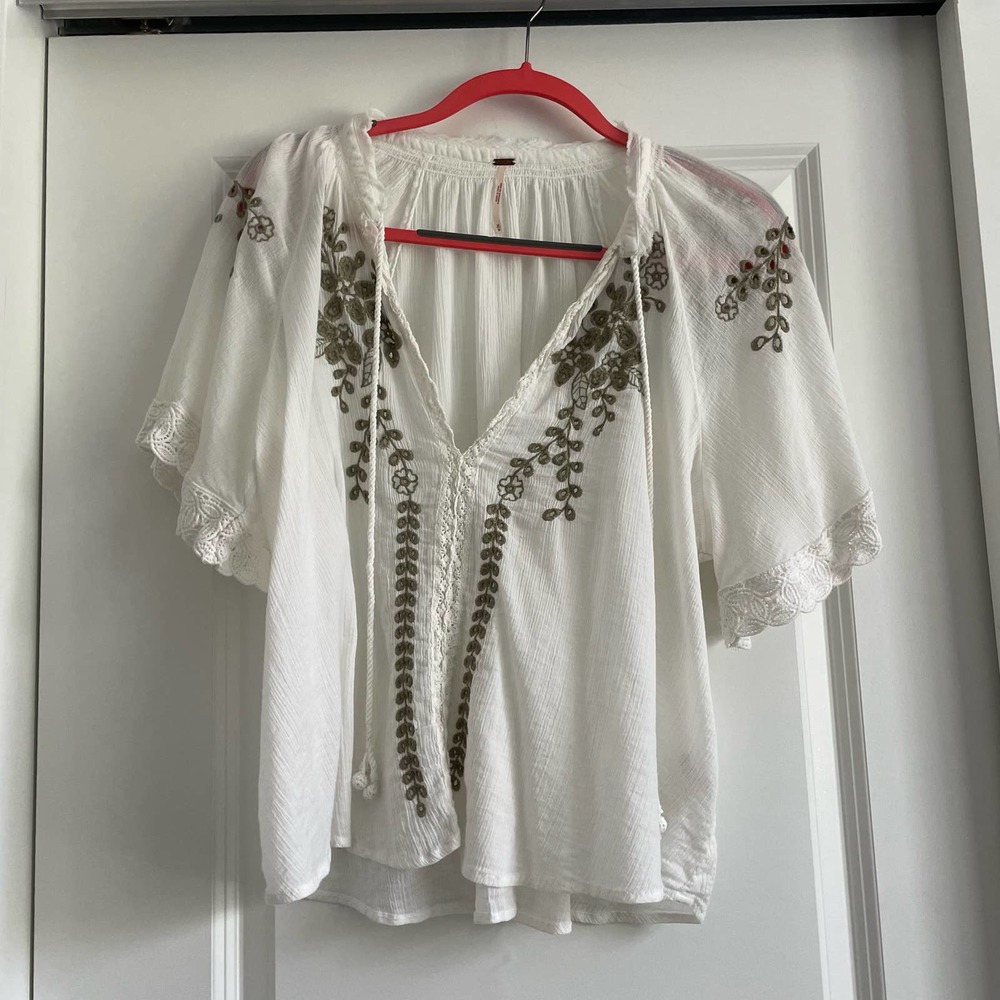 Free People White Embriodered flowy boho Top Size M